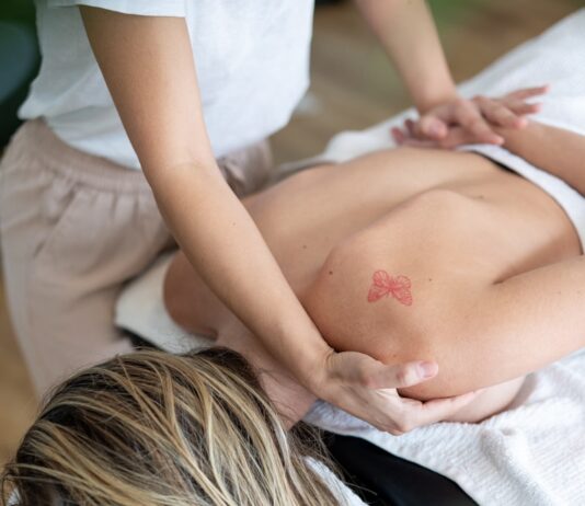 “근육, 건강관리의 핵심으로 부상…일상 속 실천 전략은?” a woman getting a back massage in a spa