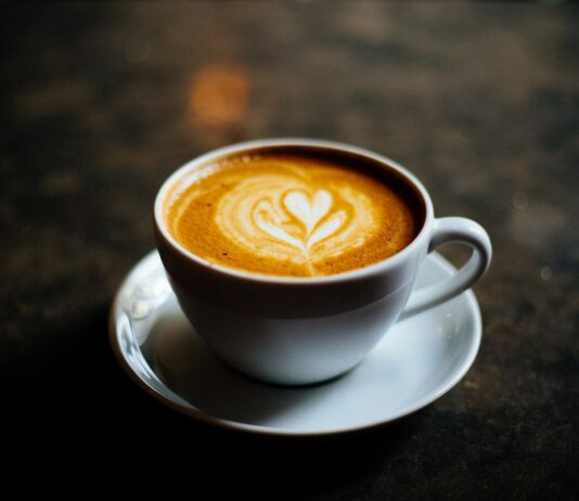 내 몸을 위한 작은 변화, 실생활에서 쉽게 실천하는 대체요법 트렌드 cup of coffee on saucer